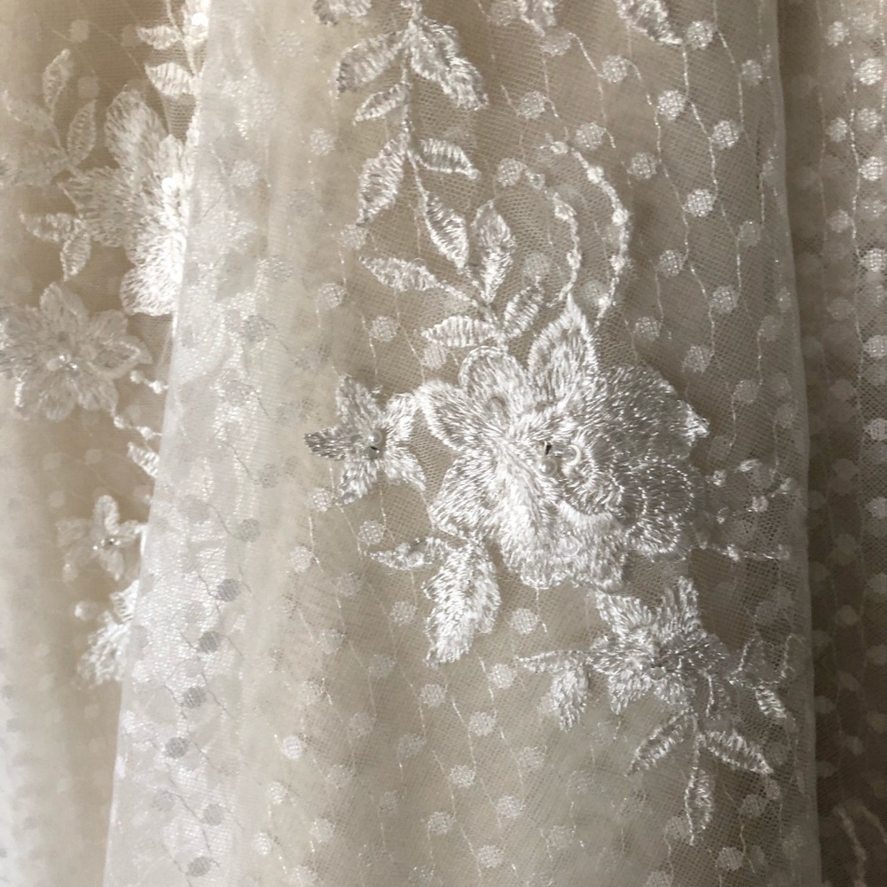 Gorgeous Tea length wedding dress - Picture 7 of 8